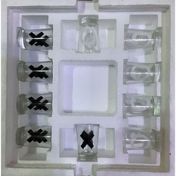 No Brand Other - Tic Tac Toe -Party Drinking Game - 9 Shot Glasses Full Size
